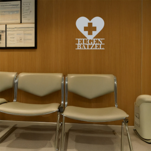 Herz-Dekoration mit Kreuz